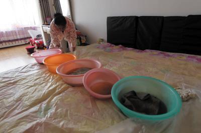 涪城楼上漏水，住户失联，小区没物管，业主维权难！律师来支招……